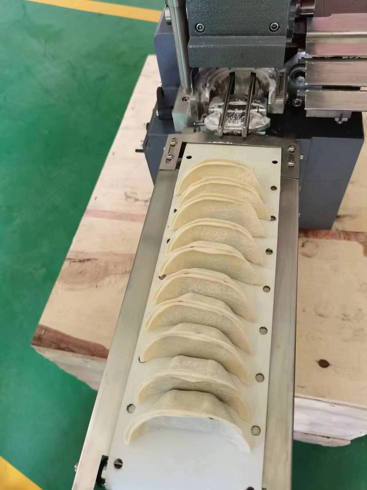 آلة صنع الجيوزا اليابانية عالي - مراجعة Gyoza Dumpling Maker وسعره
